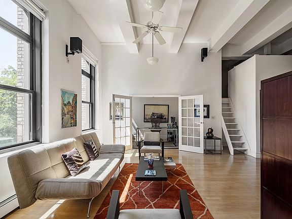 3rd image of 529 W 42nd St APT 2V