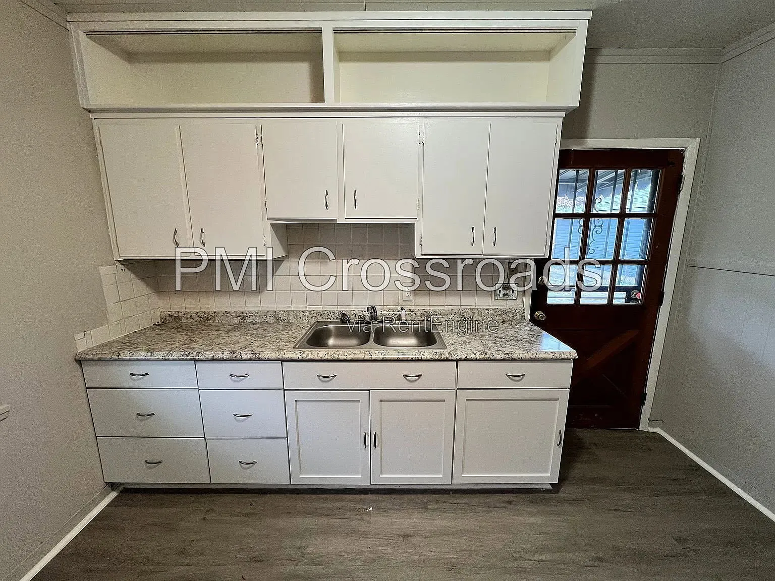 3 bed, 1.0 bath, 936 sqft, $1,325 — Photo 1