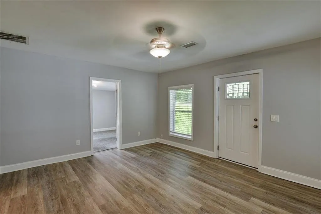 3 bed, 2.0 bath, 1198 sqft, $1,750 — Photo 4