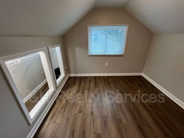 611 N Waldemere Ave — Photo 12