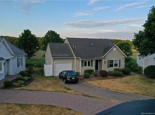 8 Silverbrook Ln UNIT 8, Clinton, CT 06413