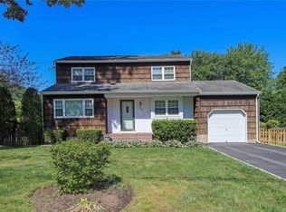 102 Cedar Rd, Kings Park, NY 11754