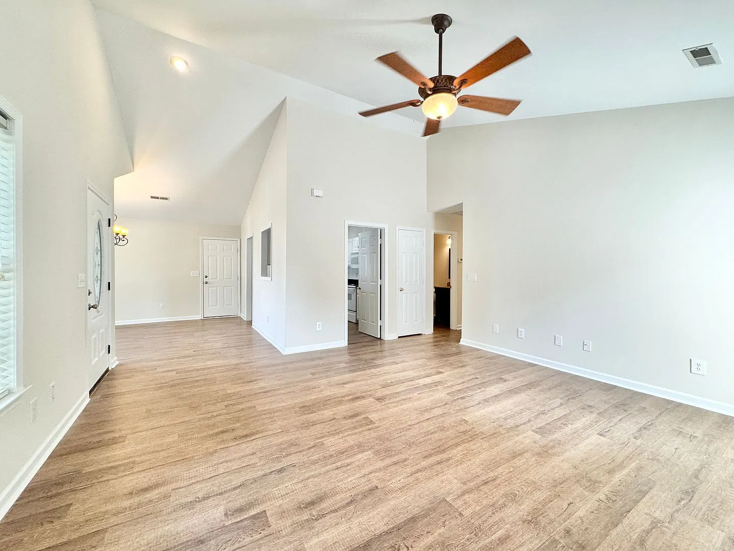 Adorable 3 Bedroom Home in High Point! — Photo 3