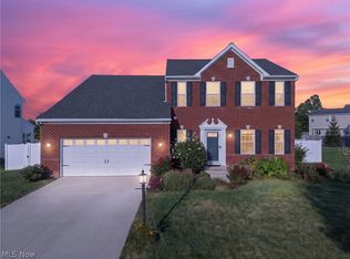 31832 Suncrest Cir, North Ridgeville, OH 44039