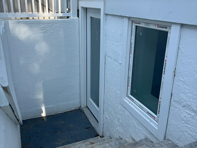 73 Midwood Ave — Photo 21
