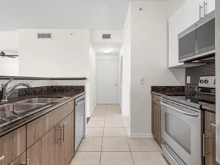 2421 NE 65th St #408 — Photo 21