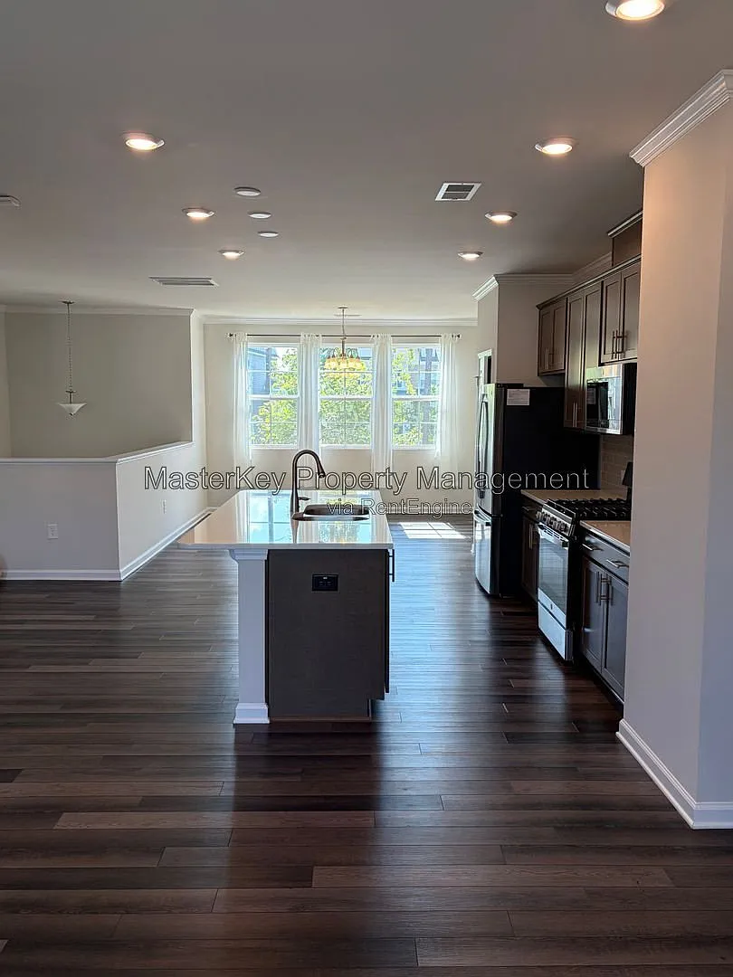 4 bed, 3.5 bath, 2156 sqft, $2,495 — Photo 4