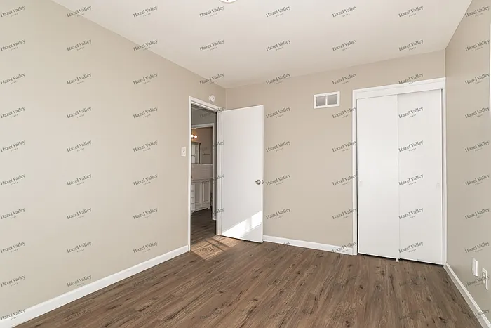 7048 Clover Ln — Photo 9