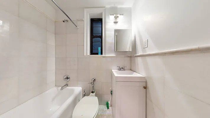 Rented by Bond New York | media 35