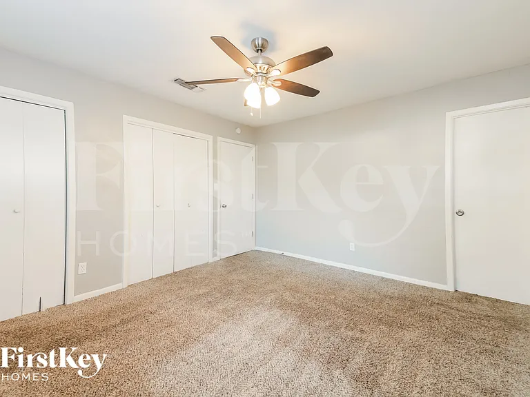 2813 Silvermeadow Ln — Photo 12