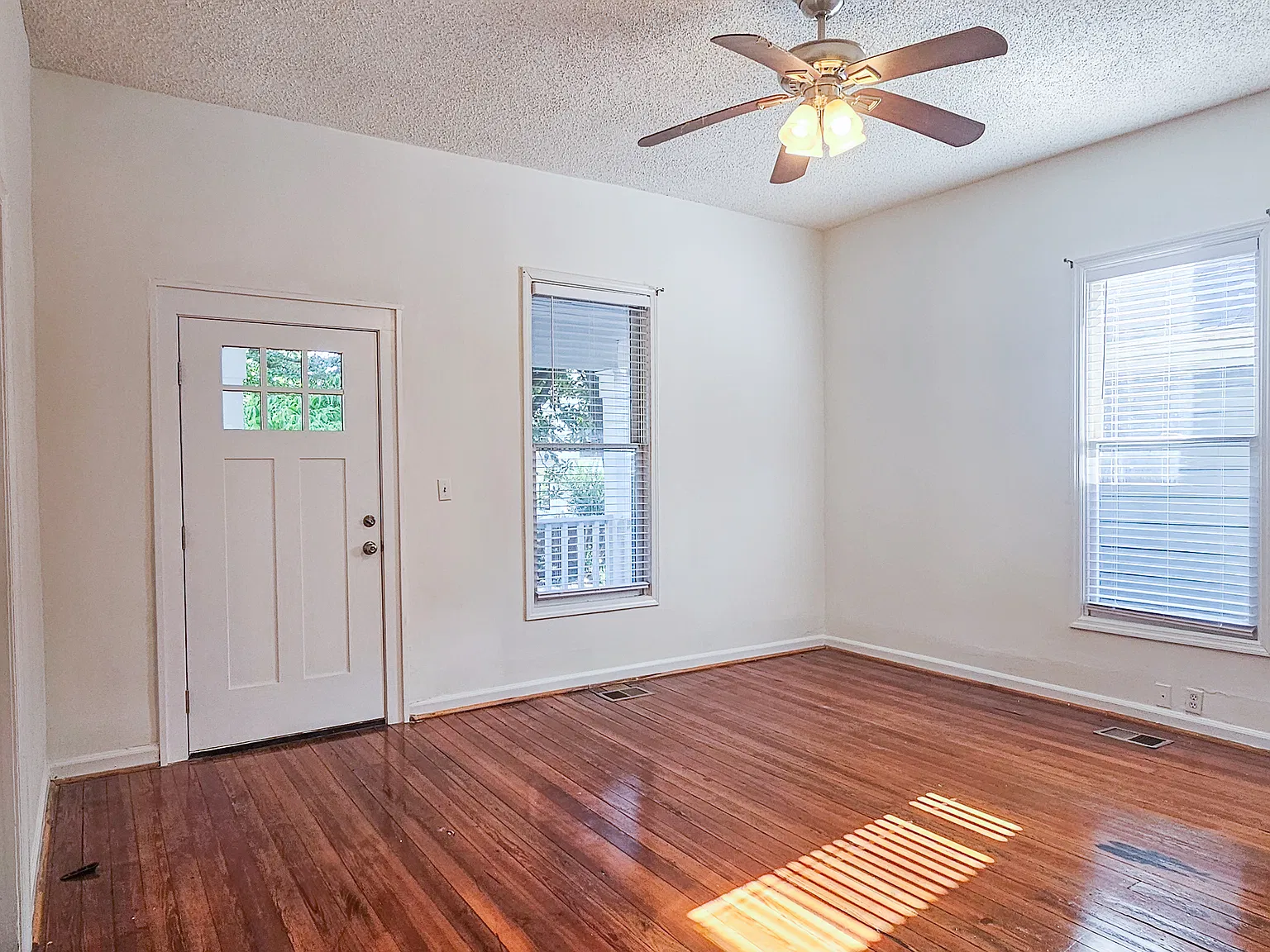3 bed, 1472 sqft, $2,700 — Photo 3