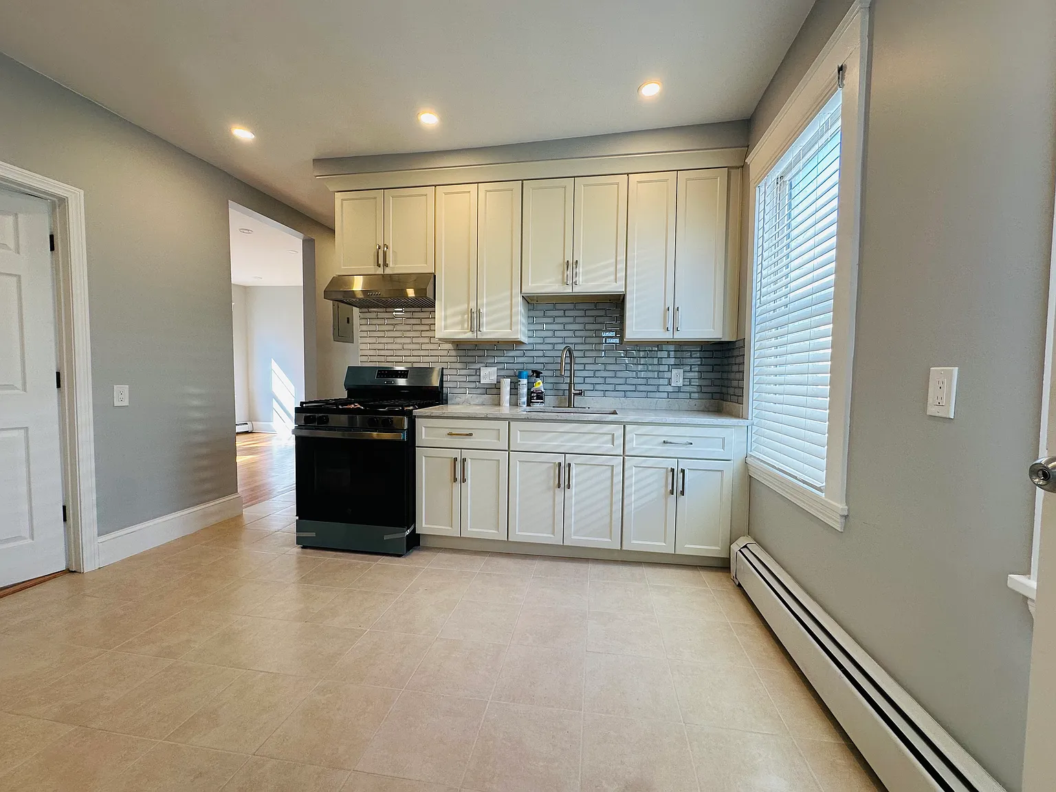 3 bed, 1132 sqft, $3,300 — Photo 3