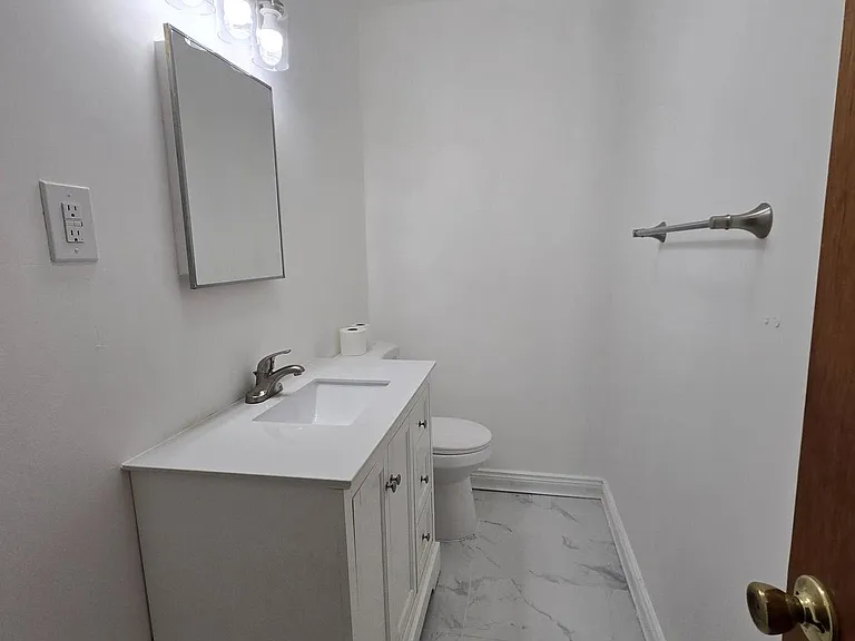 1351 Christian St — Photo 21