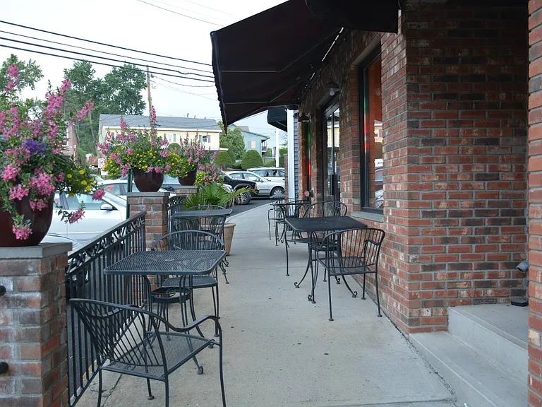 2 Western Ave — Photo 14