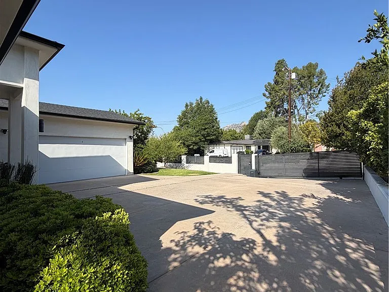7067 Middlesbury Ridge Cir — Photo 39
