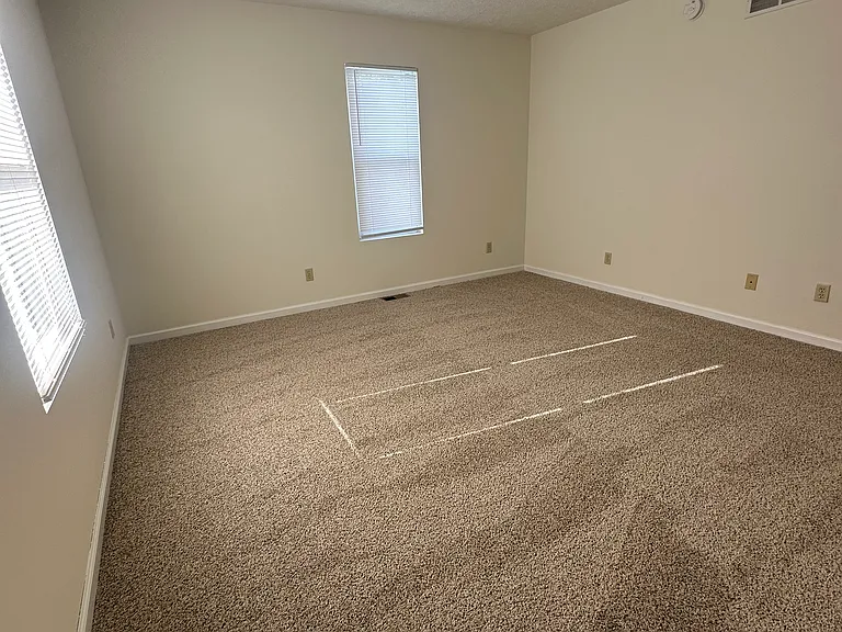 1118 S Woodlawn Ave — Photo 24
