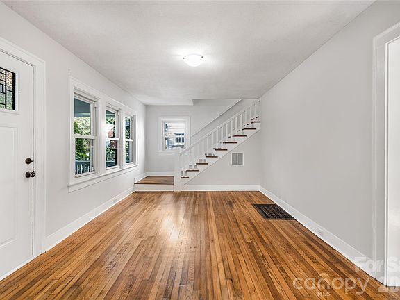 4th image of 462 Sand Hill Rd