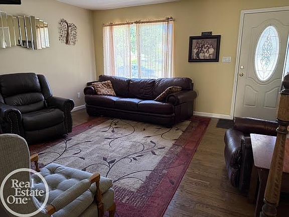 2nd image of 31705 Saint Margaret St