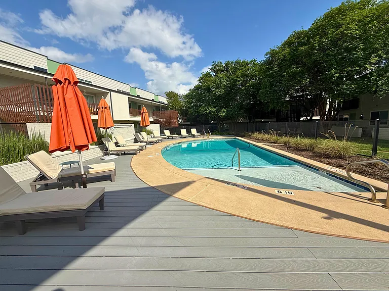 2200 Dickson Dr #123 — Photo 3