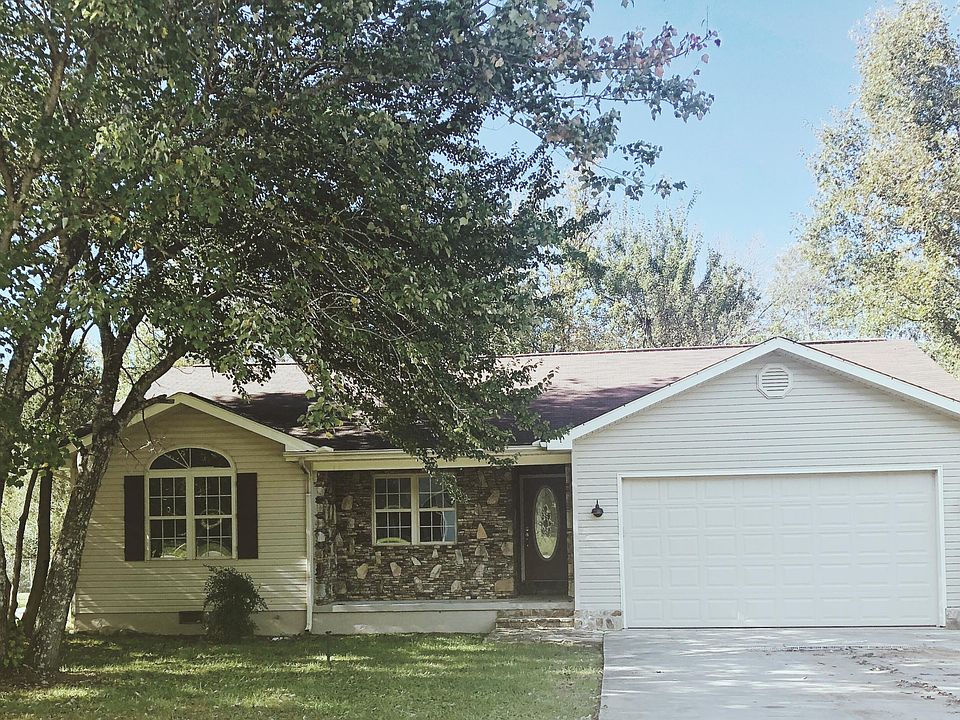 1st image of 239 Goldenbrook Dr