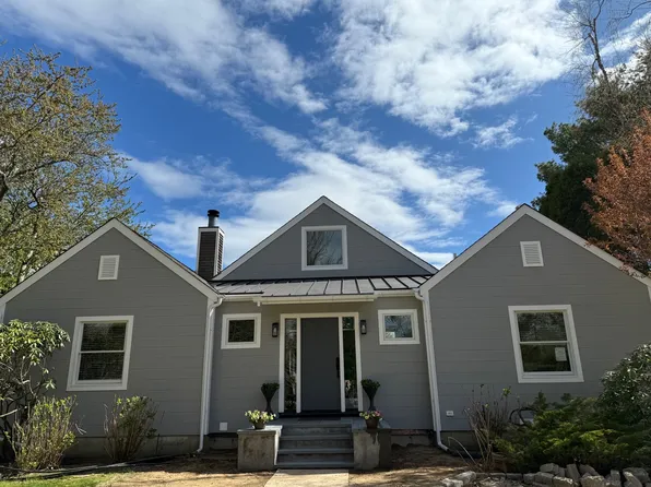 https://photos.zillowstatic.com/fp/163bf8abf28d7a96a40e872152d07eb2-p_e.webp