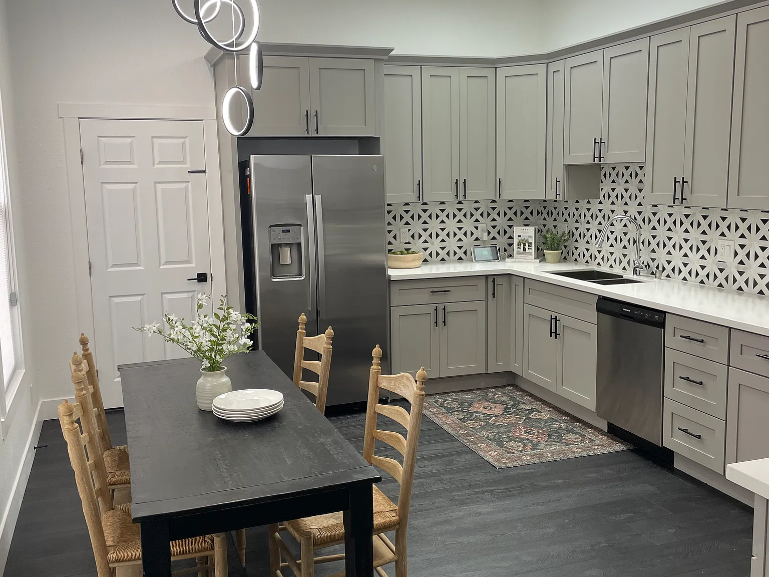 3 bed, 1226 sqft, $4,800 — Photo 2
