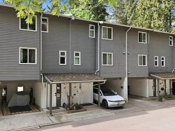 1240 Falcon Dr #47, Coquitlam, BC V3E 2B4