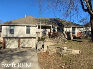 10004 NW 67th St, Parkville, MO 64152