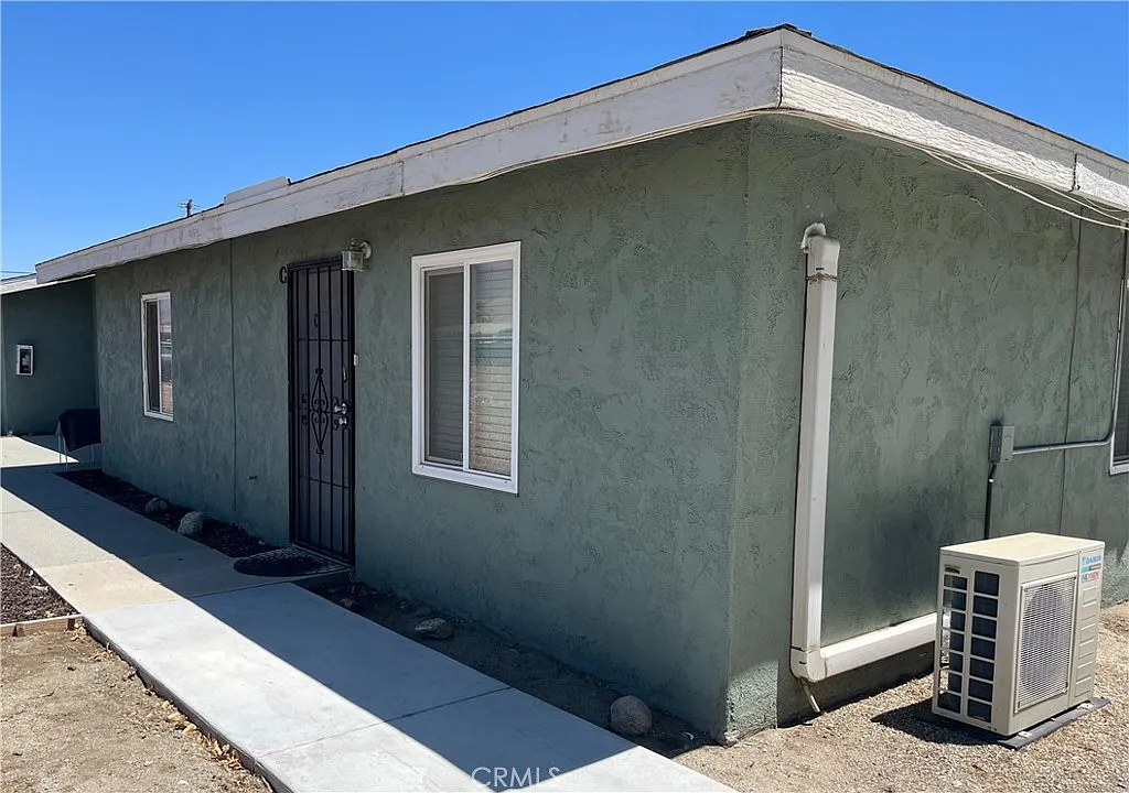 2 bed, 835 sqft, $1,700 — Photo 1