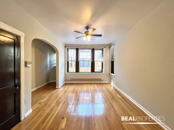 721.5 W Barry Ave, Chicago, IL