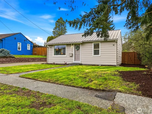 220 SW 137th St, Burien, WA 98166