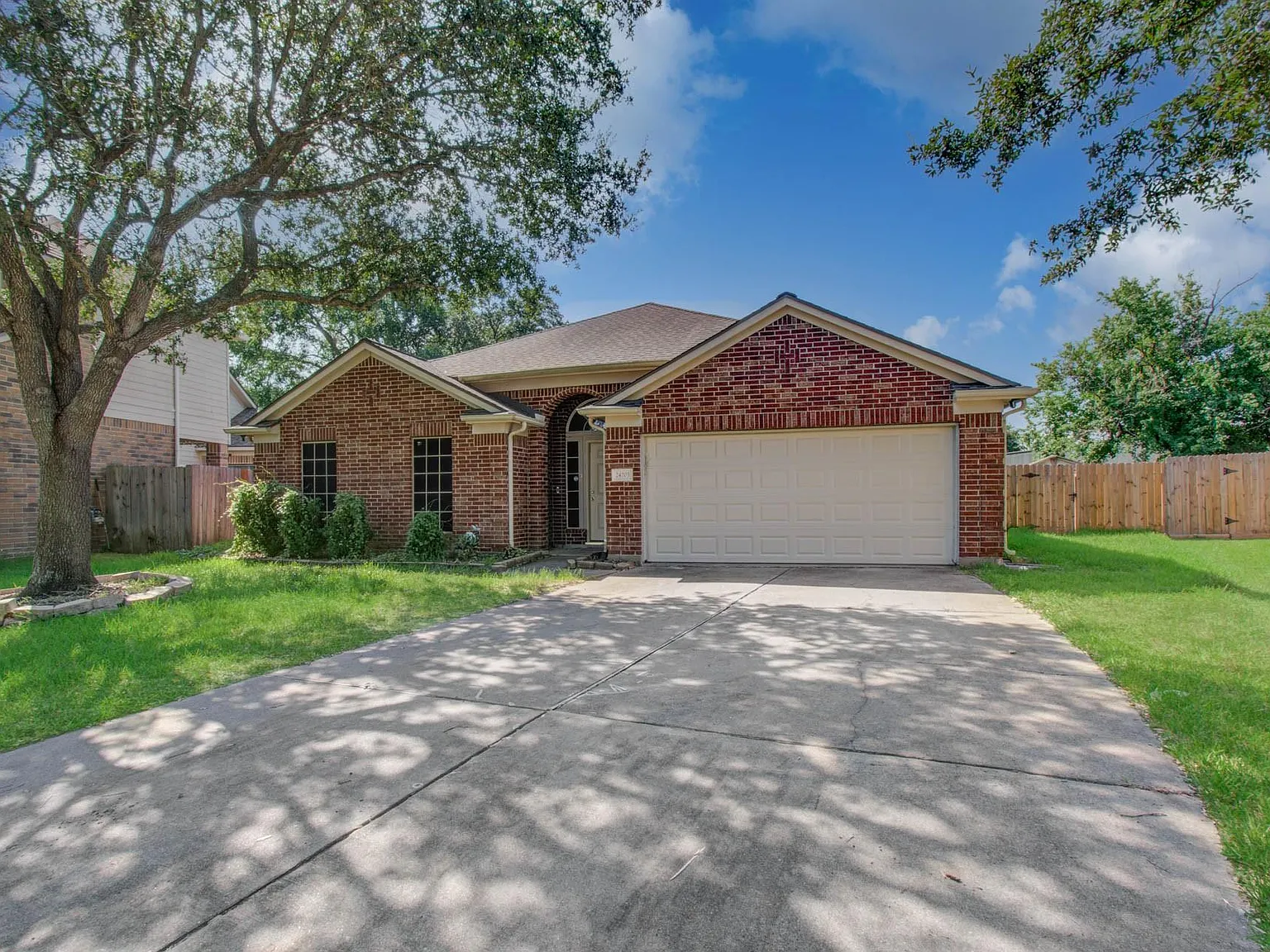 4 bed, 2.0 bath, 2251 sqft, $2,250 — Photo 2