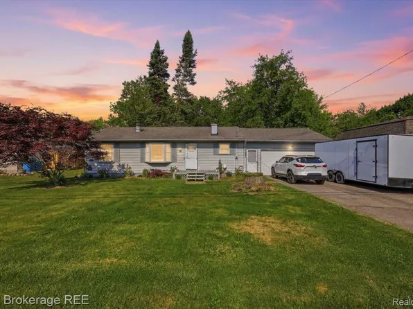 1747 Manse Rd, Waterford, MI 48328