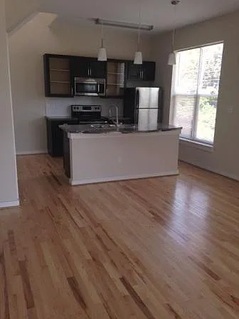 1001 Bainbridge St #7 — Photo 9