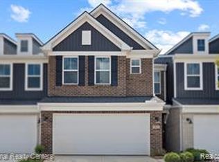 1496 Arcadia Dr, Milford, MI 48381