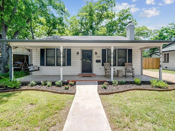 203 W Travis St, Fredericksburg, TX 78624