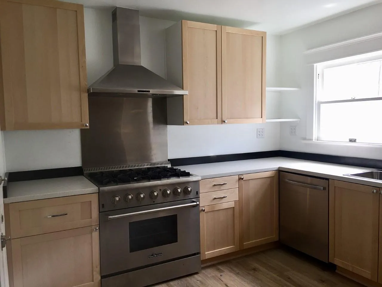 3 bed, 1400 sqft, $7,475 — Photo 4