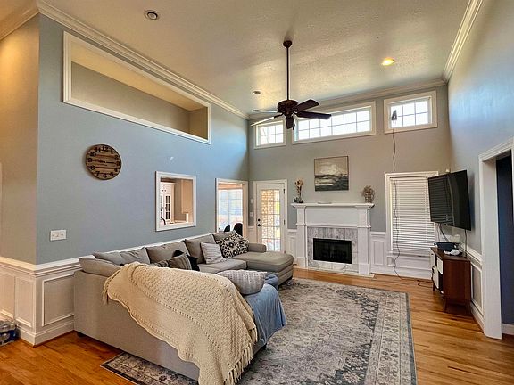 3rd image of 515 Blackstone Dr