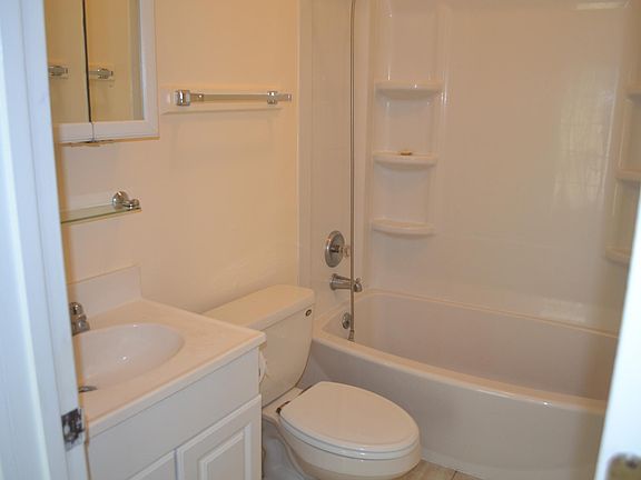 5th image of 4 Moultrie Ct #A