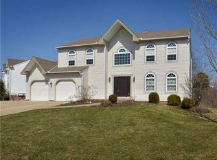 8 High Ridge Ct, New Kensington, PA 15068