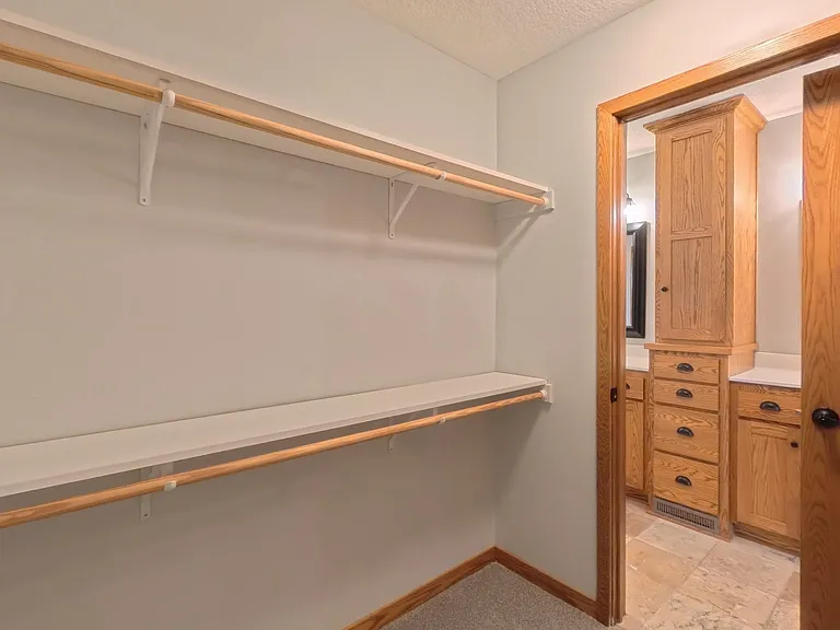 11956 Castle Rock Ct N — Photo 30