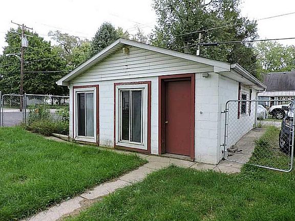 3rd image of 619 E Main St