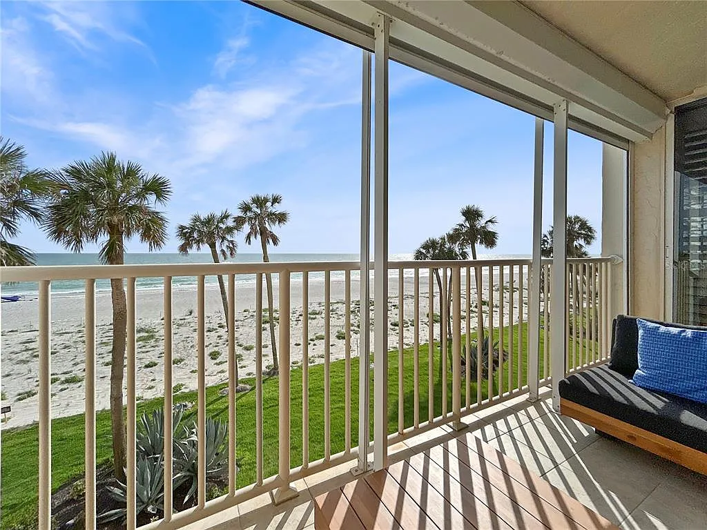 2 bed, 2.0 bath, 1336 sqft, $6,000 — Photo 2