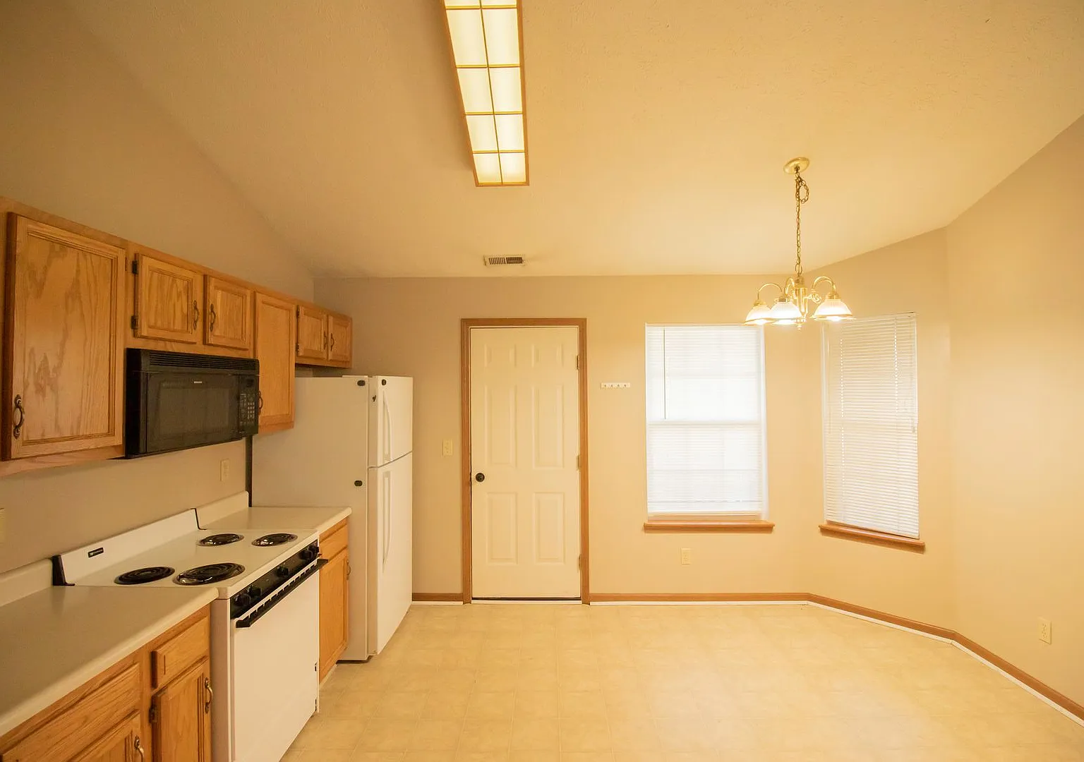 2133 Fincastle Way — Photo 3