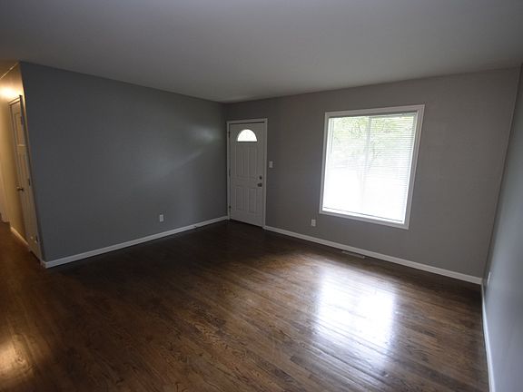 3rd image of 2926 Parker St