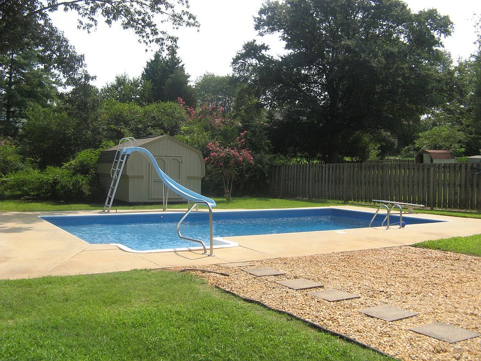 2nd image of 112 Paddock Dr