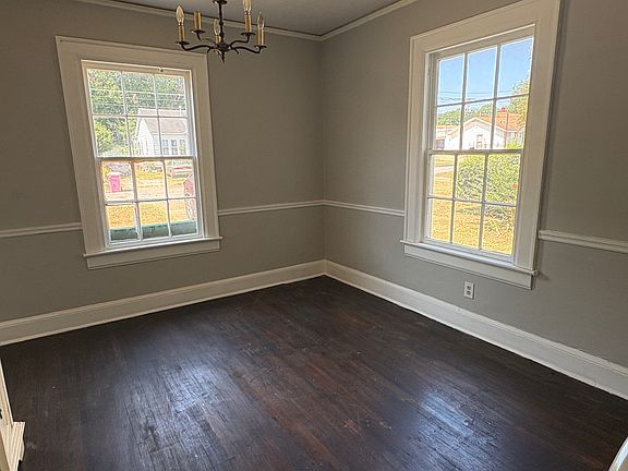 4th image of 325 Ryan St