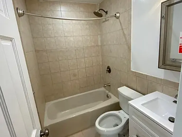 2246 Seward Ave #1 — Photo 4