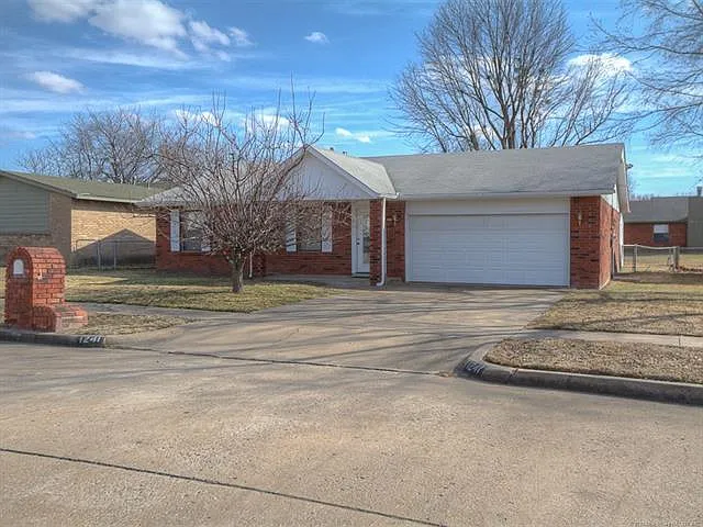 3 bed, 1334 sqft, $1,600 — Photo 2