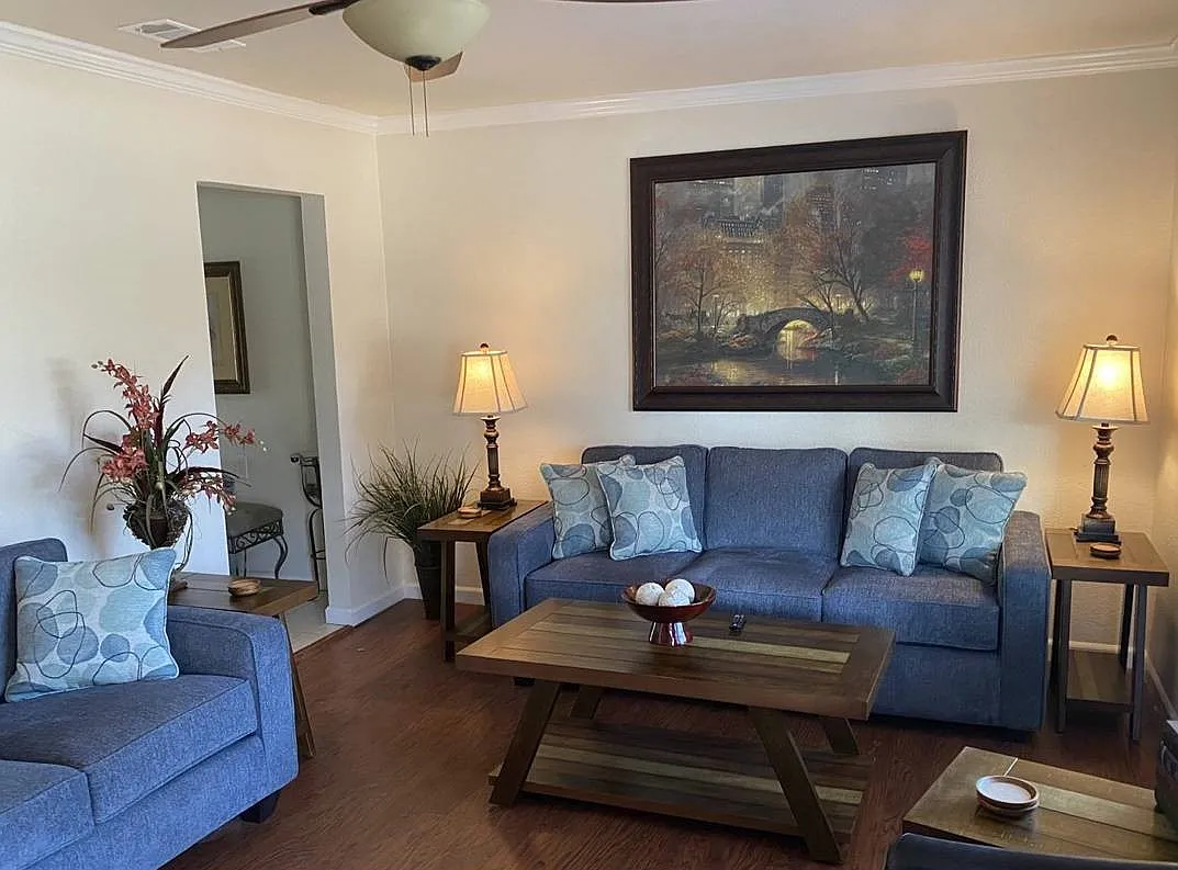 2 bed, 768 sqft, $2,000 — Photo 3
